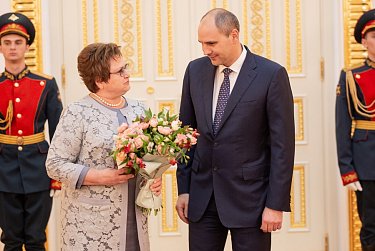 Государственная награда – депутату областного парламента 